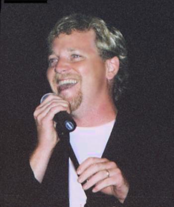 RDM singing at GB 2001