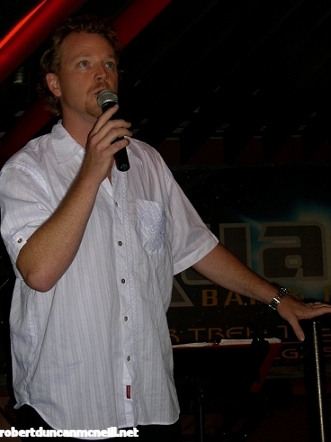 RDM sings onstage at Quark's for the Creation Cabaret